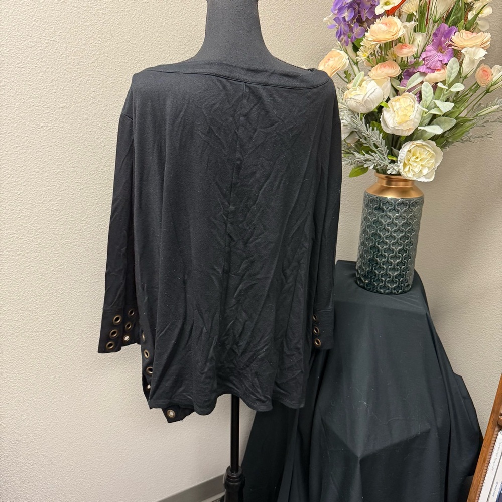 Cato Plus 26/28W Black Long Sleeve Grommet Cuff Top Boho Chic Fall Winter - Picture 4 of 6